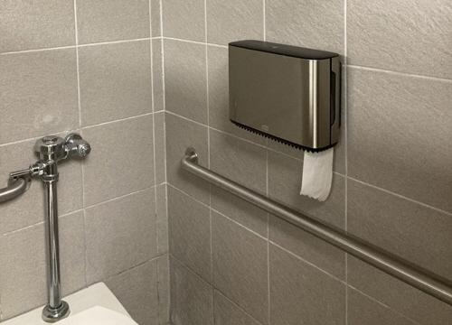 TP dispenser position02